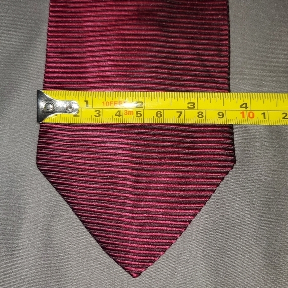 Red Tie with Textured Stripes NEW - Picture 3 of 5